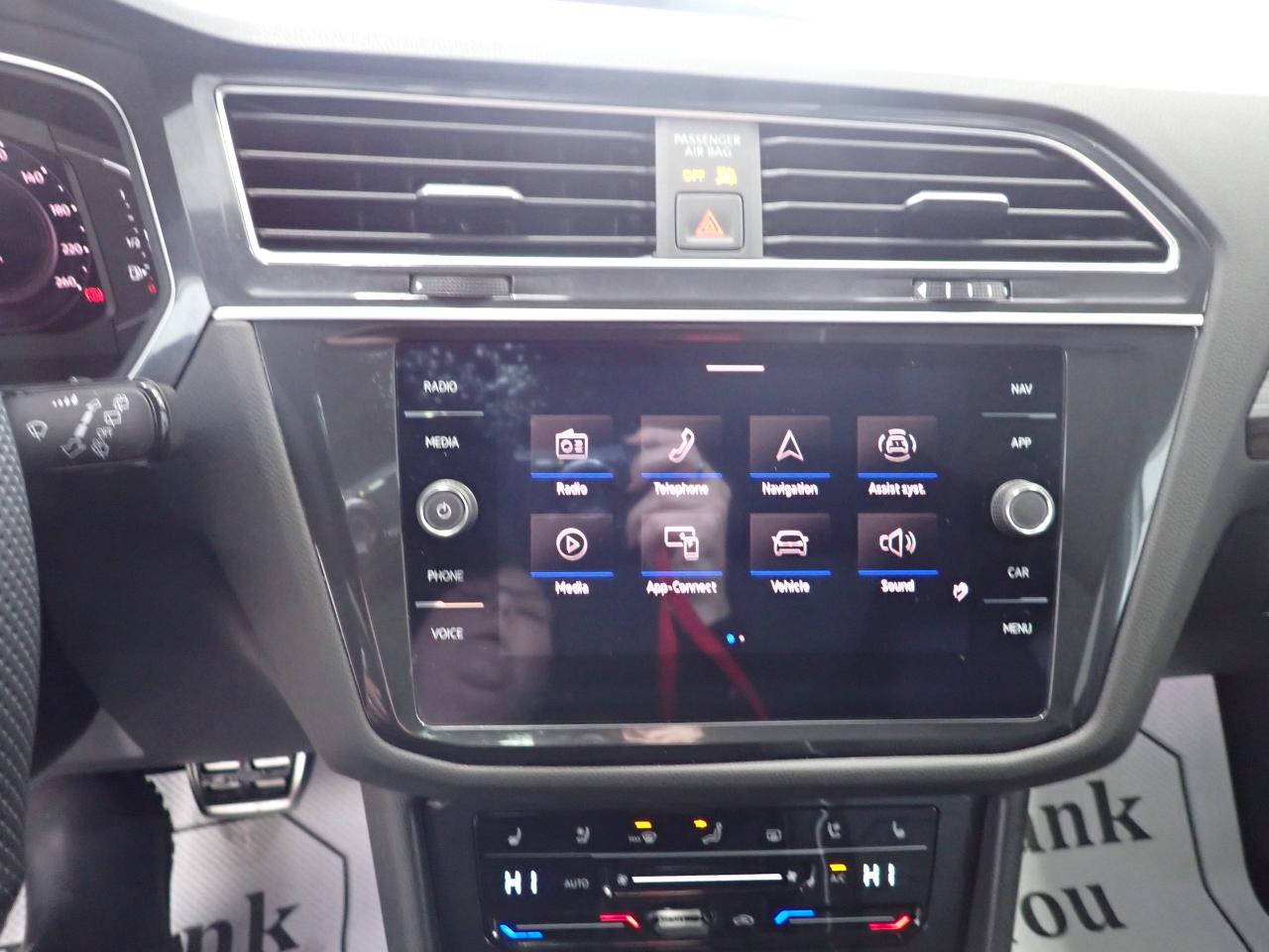 2024 Volkswagen Tiguan Highline R-Line AWD LEATHER NAVI SUNROOF Photo