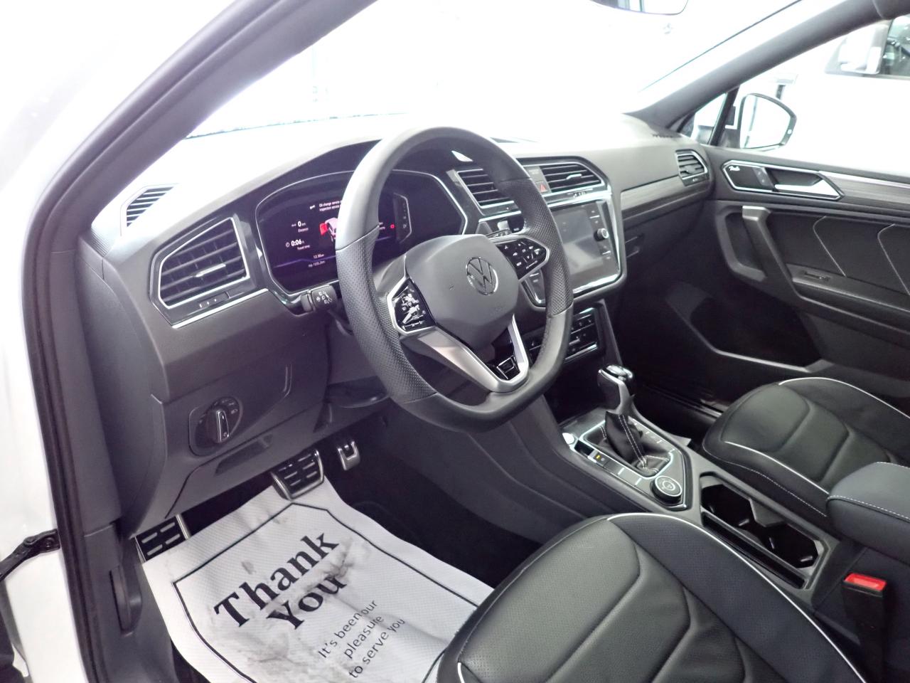 2024 Volkswagen Tiguan Highline R-Line AWD LEATHER NAVI SUNROOF Photo