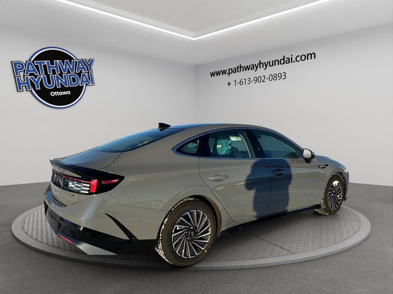 2026 Hyundai Sonata Hybrid Preferred-Trend Photo3