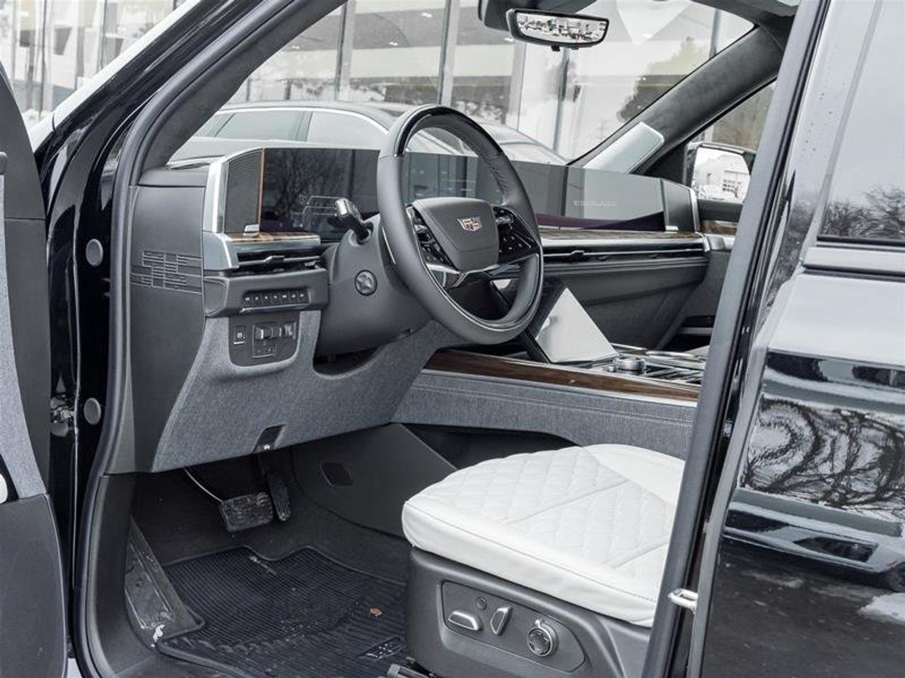 2026 Cadillac Escalade ESV Platinum Sport Photo