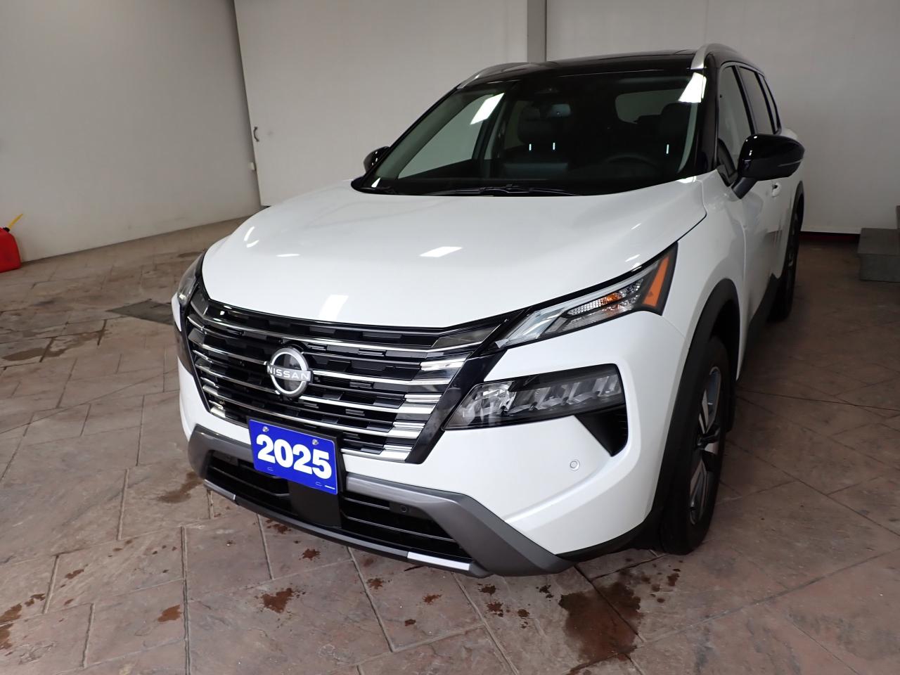 2025 Nissan Rogue SL AWD LEATHER NAVI SUNROOF Photo