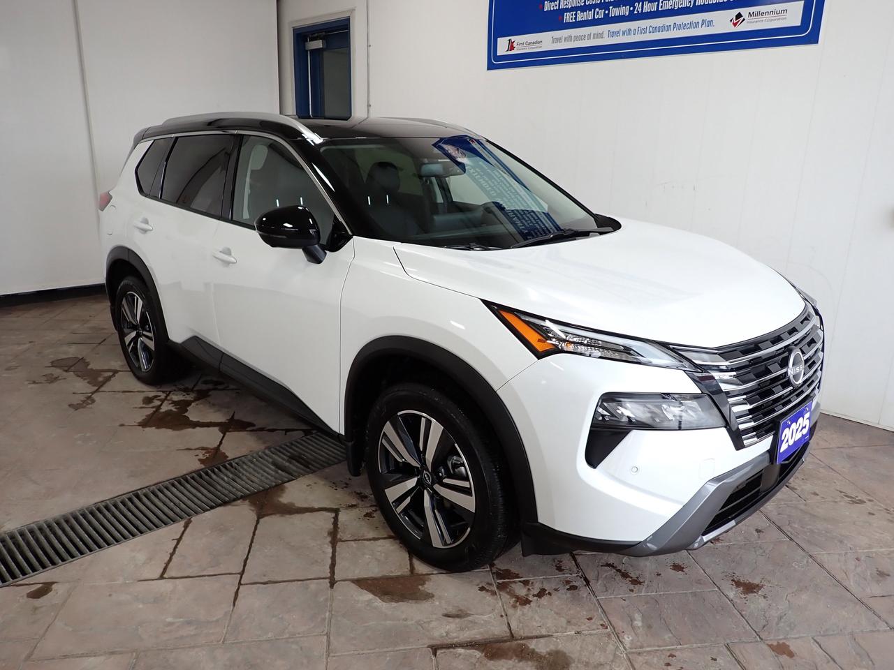 2025 Nissan Rogue SL AWD LEATHER NAVI SUNROOF Photo