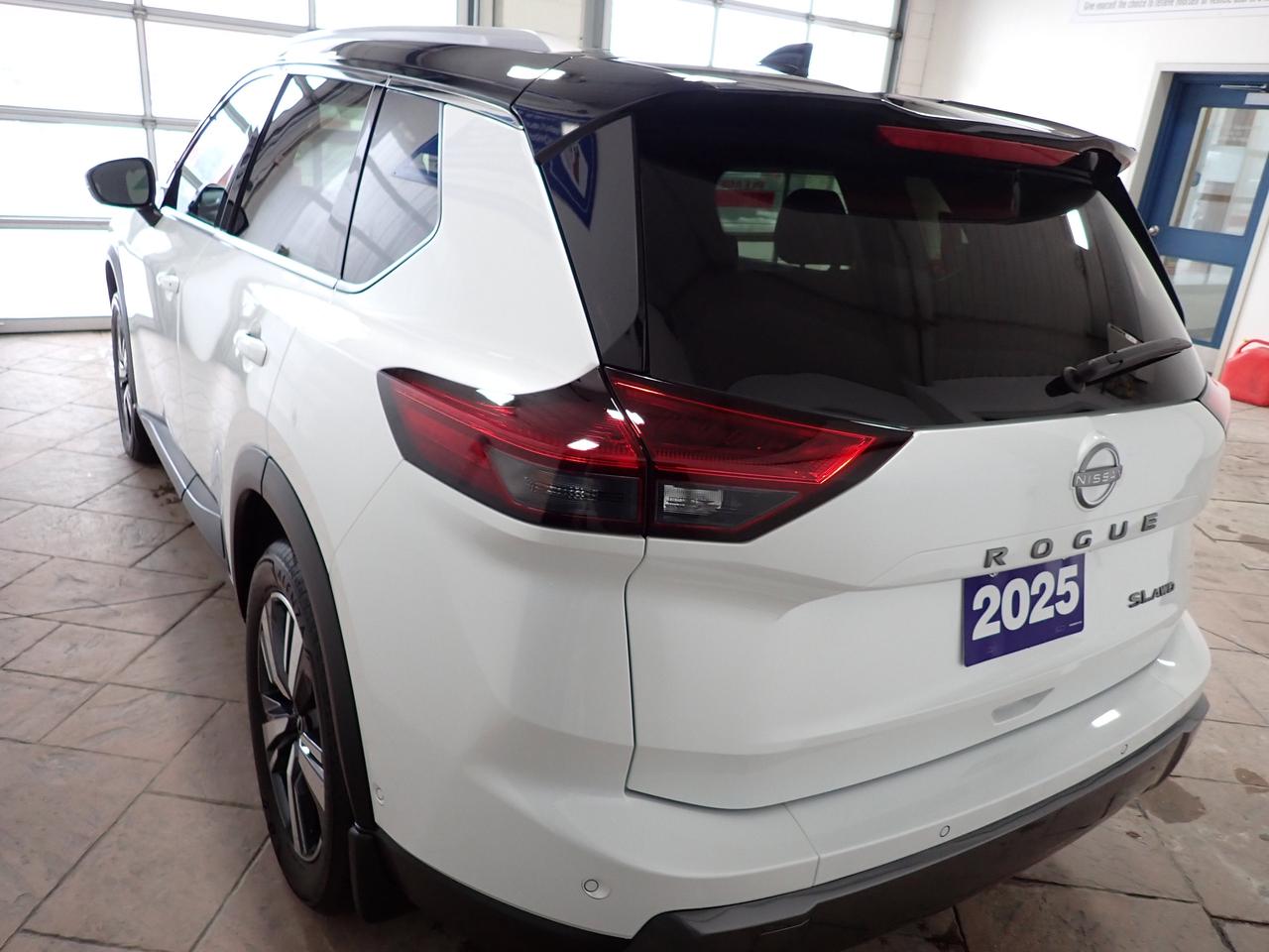 2025 Nissan Rogue SL AWD LEATHER NAVI SUNROOF Photo