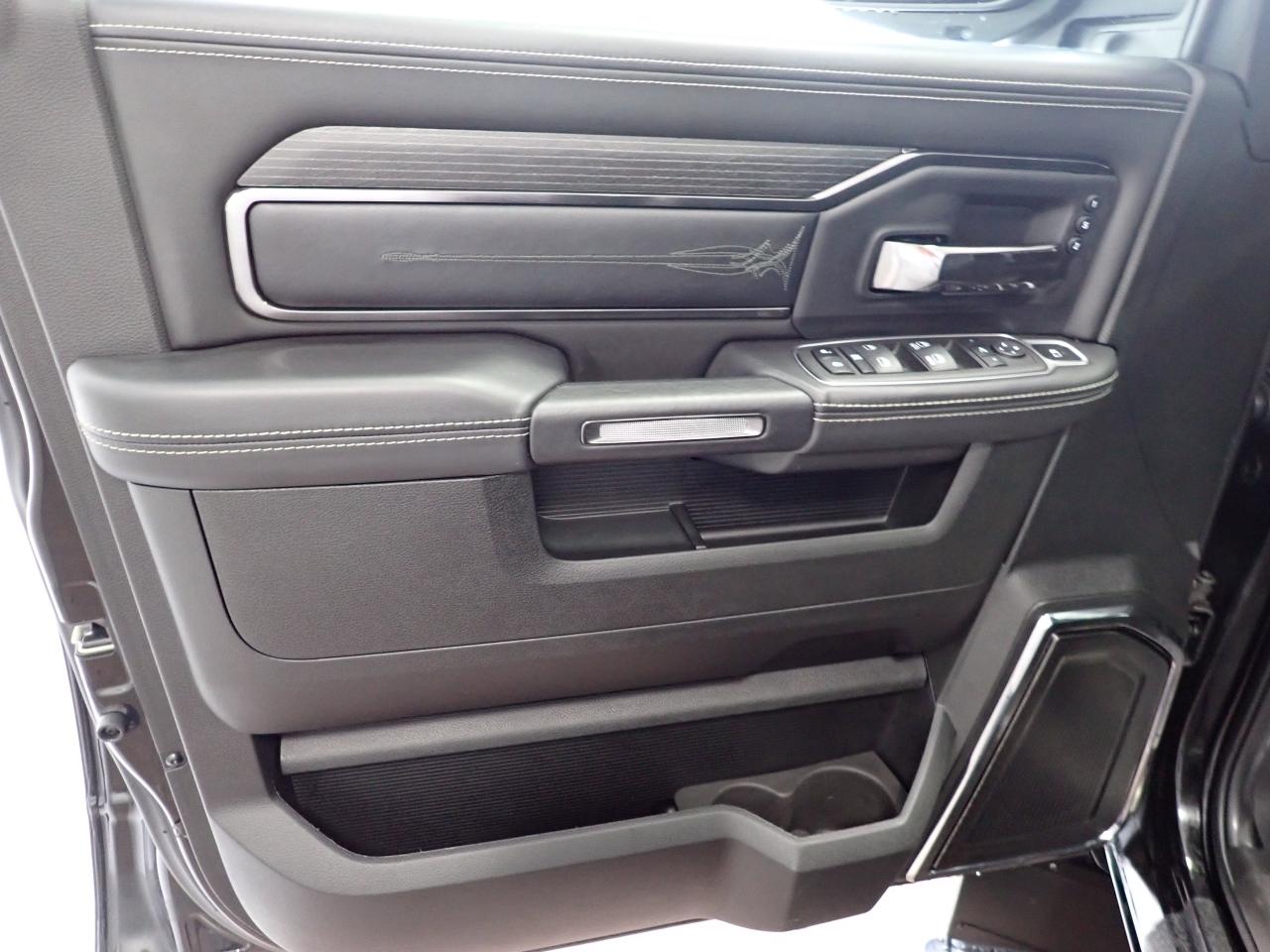 2022 RAM 3500 Limited 4WD MEGA CAB 6'4 BOX LEATHER NAVI SUNROOF *DIESEL** Photo