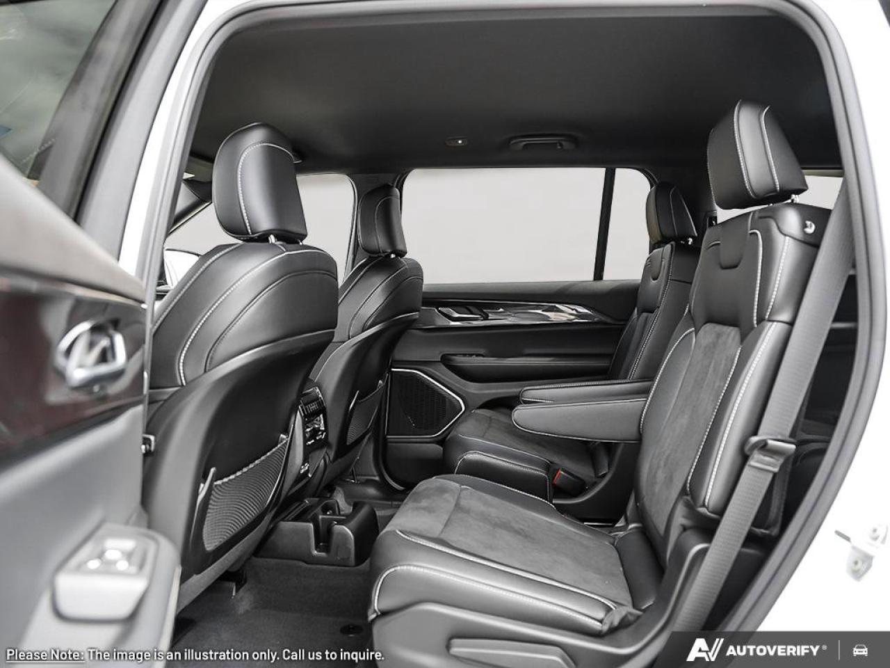 2025 Jeep Grand Cherokee L ALTITUDE Photo