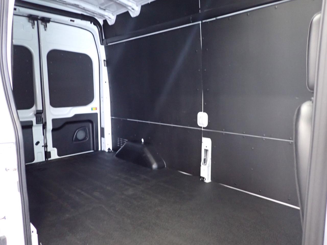 2024 Ford Transit Cargo Van 250 VAN HIGH ROOF Photo3