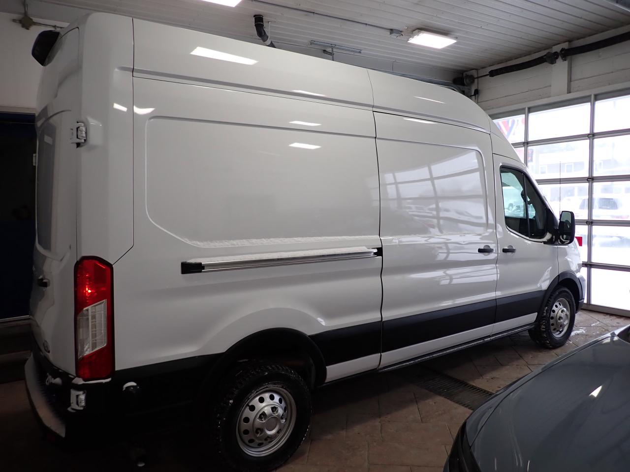 2024 Ford Transit Cargo Van 250 VAN HIGH ROOF Photo