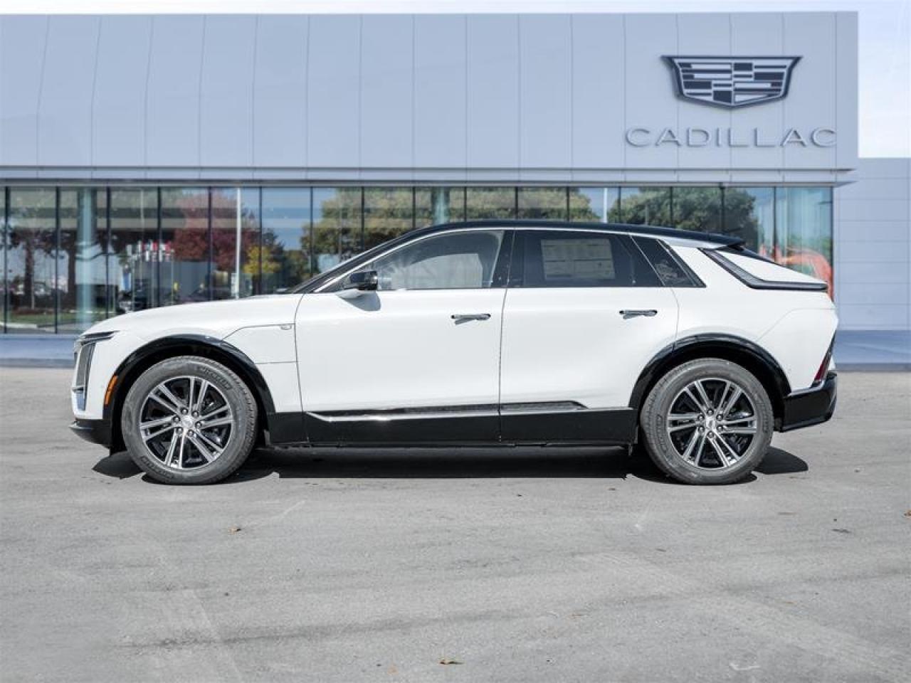 2026 Cadillac LYRIQ Luxury Photo2