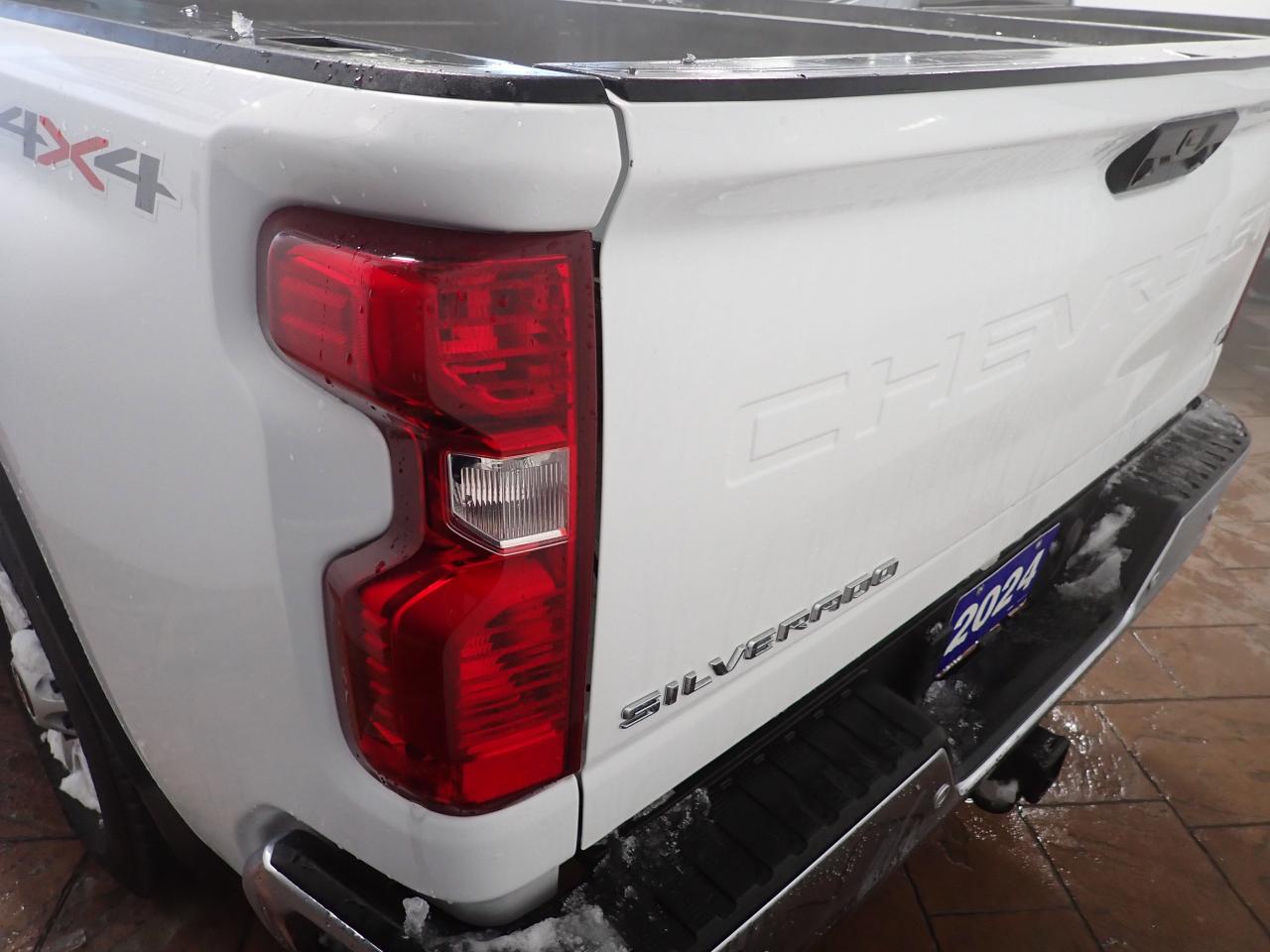 2024 Chevrolet SILVERADO 2500HD LT CREW CAB 4WD Photo