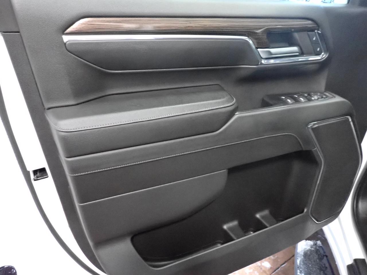 2024 Chevrolet SILVERADO 2500HD LT CREW CAB 4WD Photo