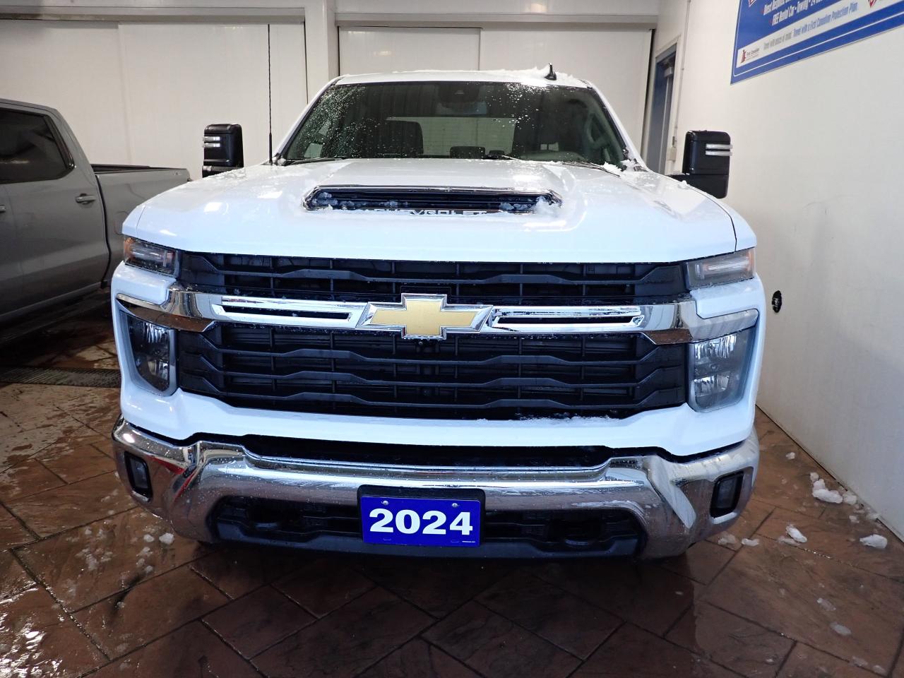 2024 Chevrolet SILVERADO 2500HD LT CREW CAB 4WD Photo