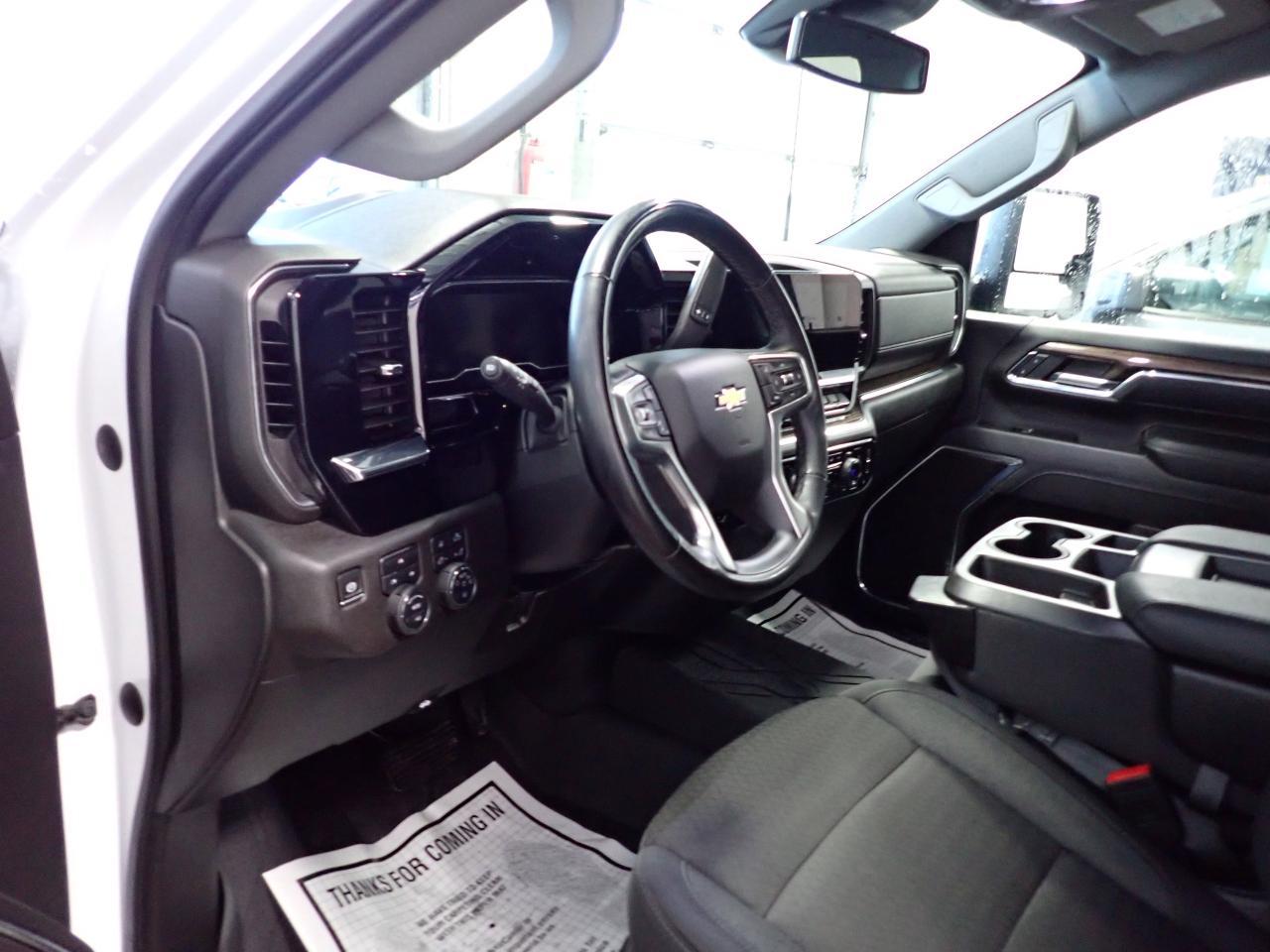 2024 Chevrolet SILVERADO 2500HD LT CREW CAB 4WD Photo