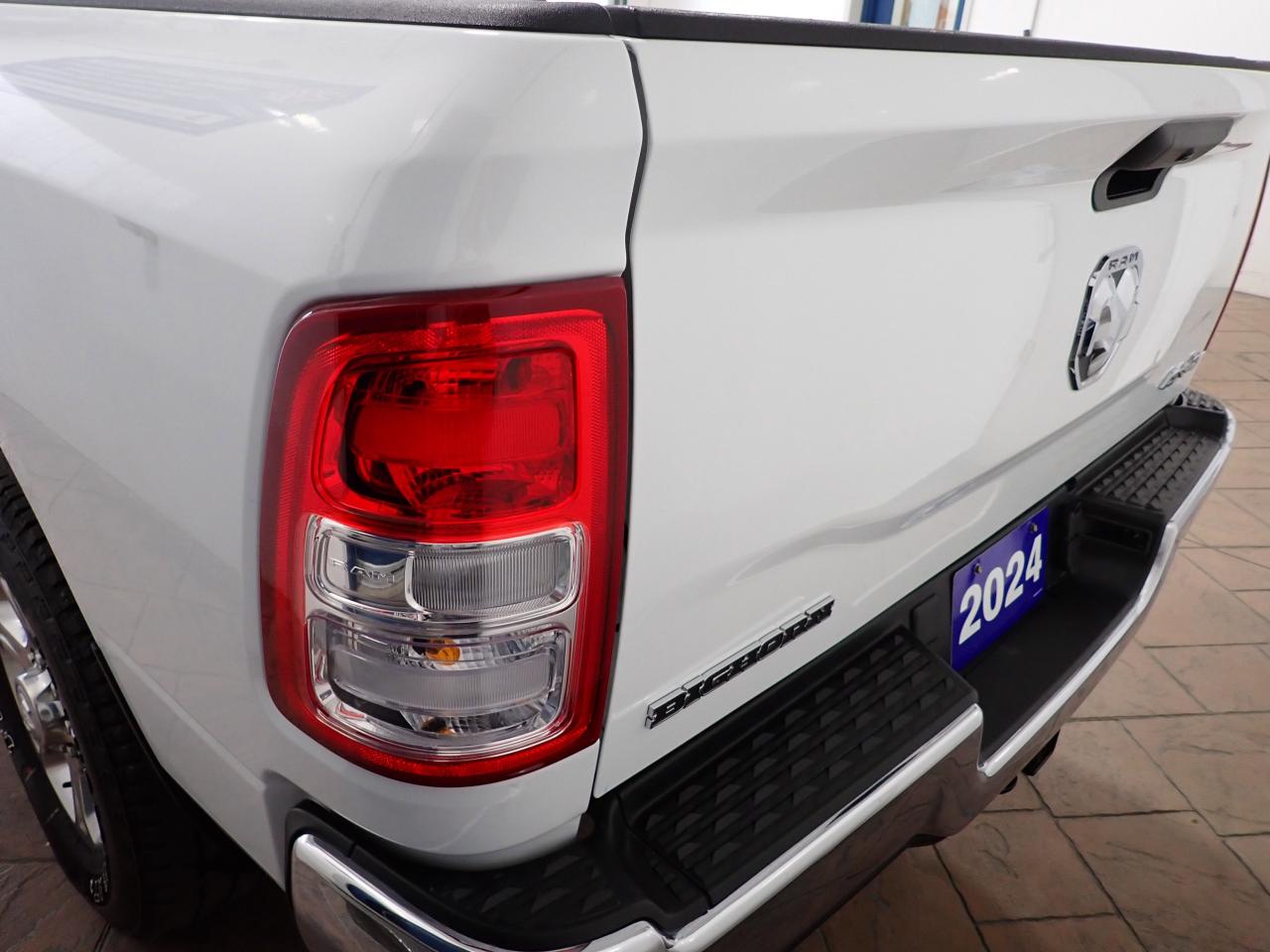 2024 RAM 3500 Big Horn 4WD CREW CAB 6'4 BOX Photo4