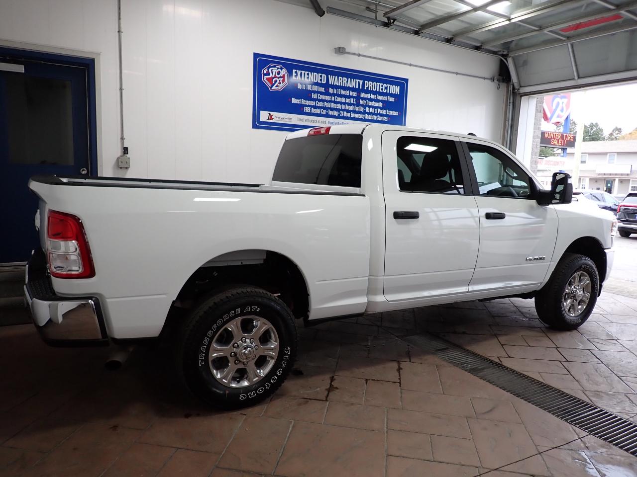 2024 RAM 3500 Big Horn 4WD CREW CAB 6'4 BOX Photo