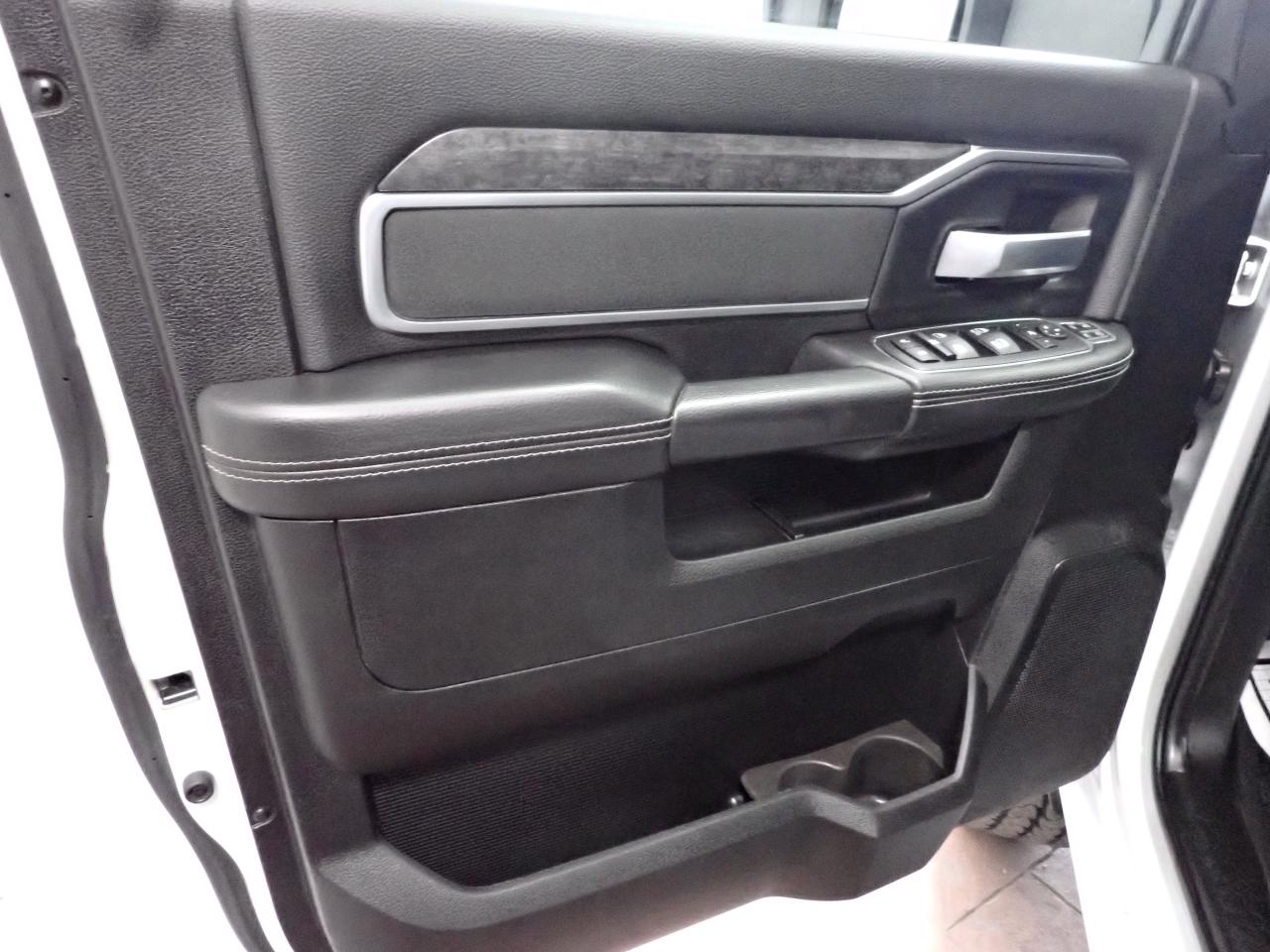 2024 RAM 3500 Big Horn 4WD CREW CAB 6'4 BOX Photo