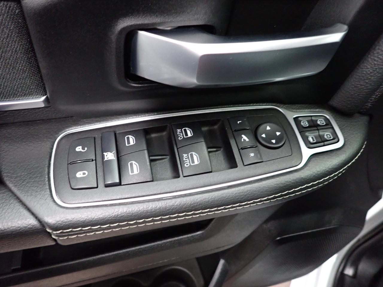 2024 RAM 3500 Big Horn 4WD CREW CAB 6'4 BOX Photo