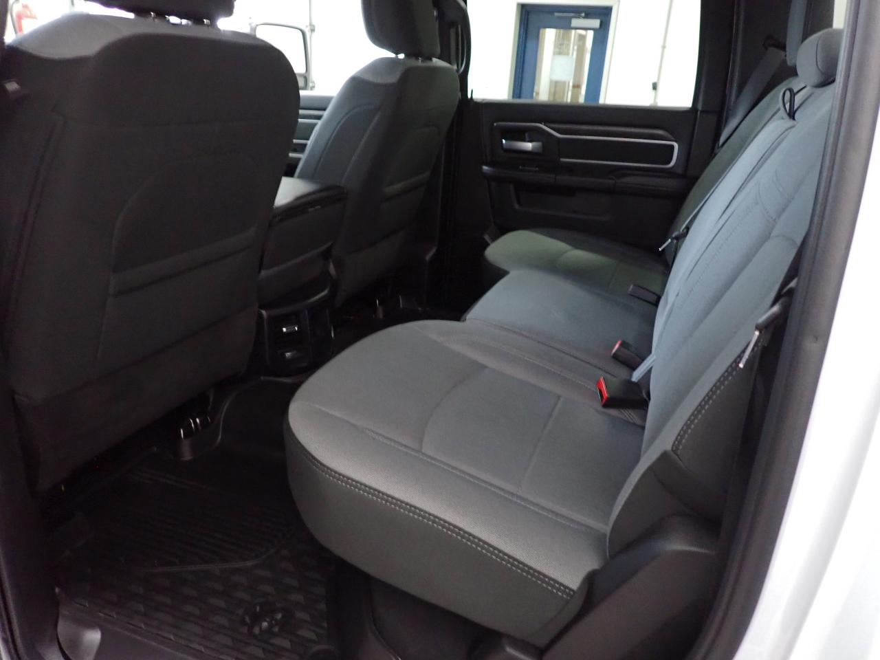 2024 RAM 3500 Big Horn 4WD CREW CAB 6'4 BOX Photo