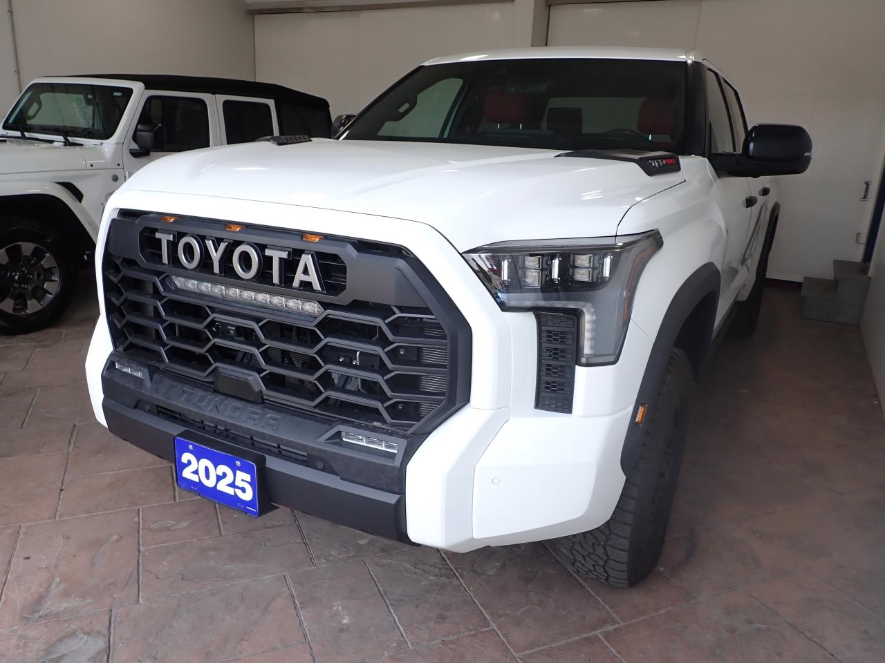 2025 Toyota Tundra LIMITED TRD PRO 4WD LEATHER NAVI PANO SUNROOF *HYBRID* Photo