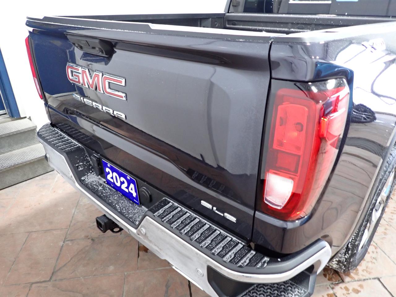 2024 GMC Sierra 1500 SLE Crew Cab 4WD Photo3