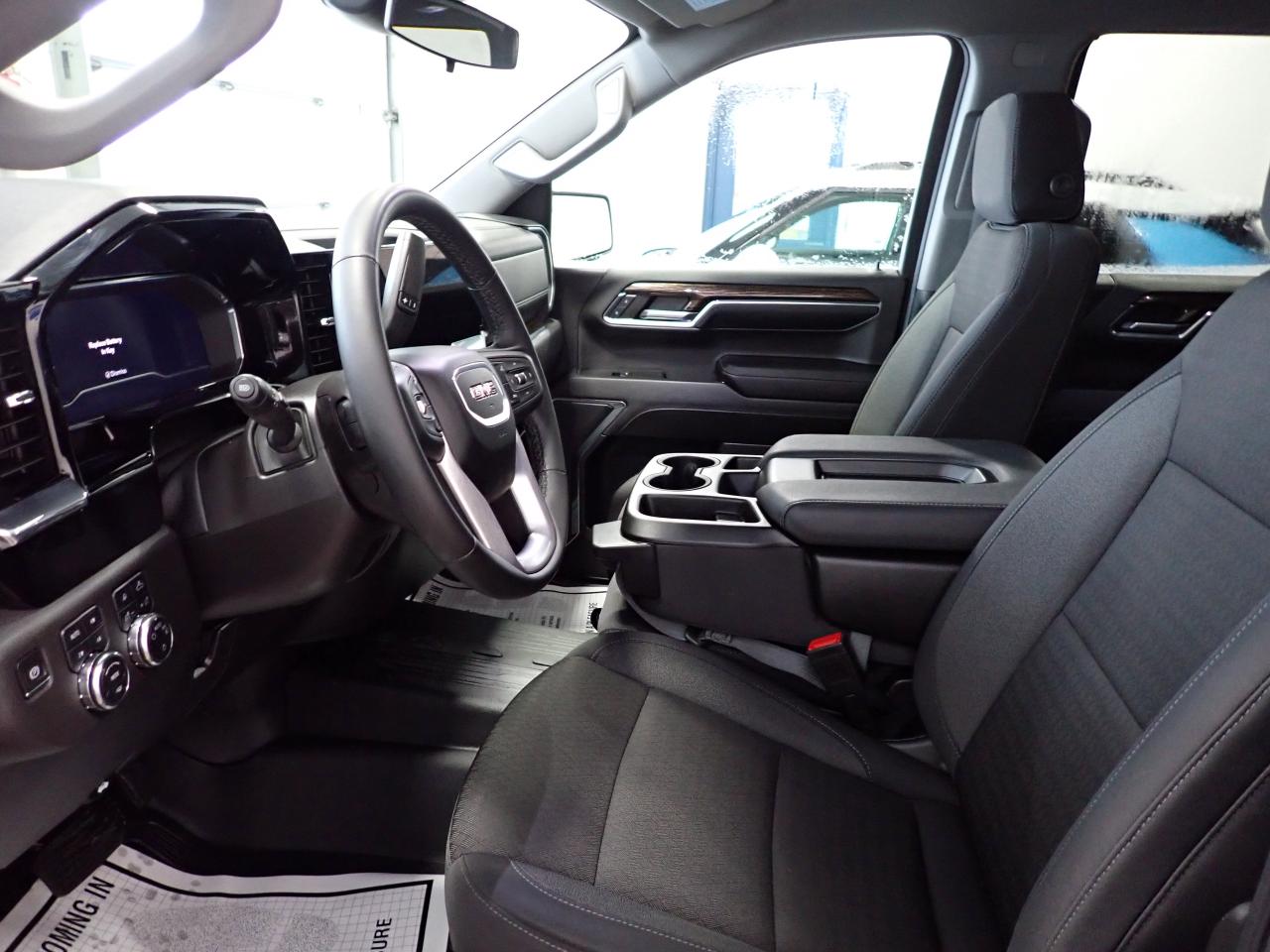 2024 GMC Sierra 1500 SLE Crew Cab 4WD Photo