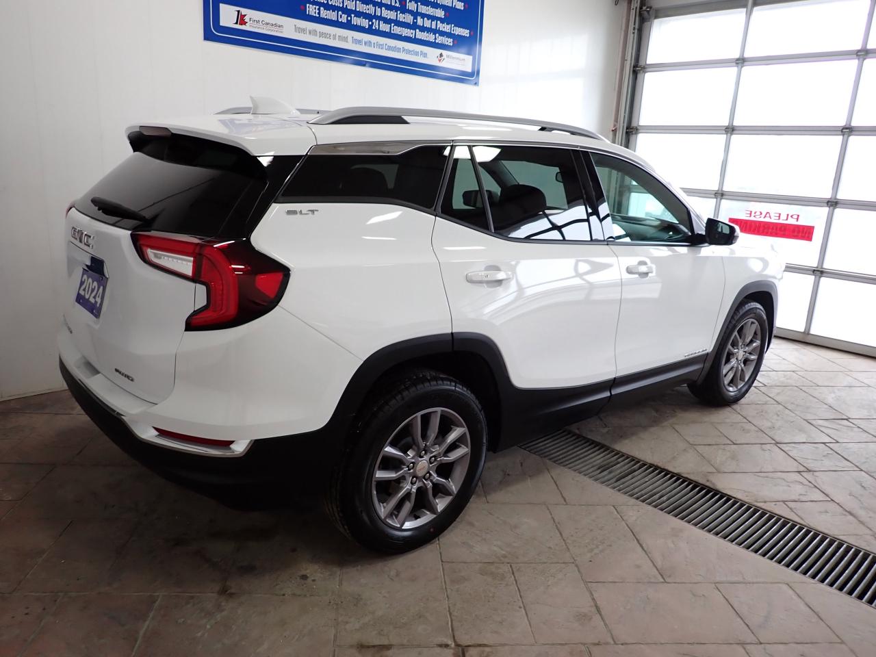 2024 GMC Terrain SLT AWD 4DR LEATHER Photo