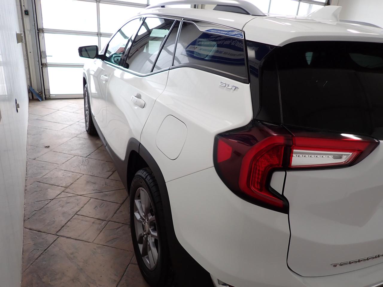 2024 GMC Terrain SLT AWD 4DR LEATHER Photo