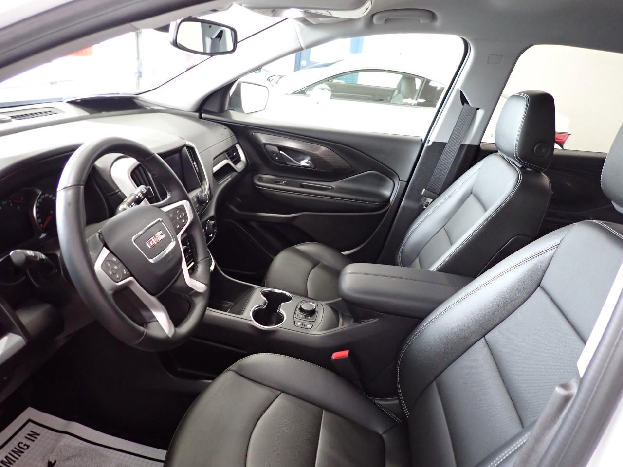 2024 GMC Terrain SLT AWD 4DR LEATHER Photo