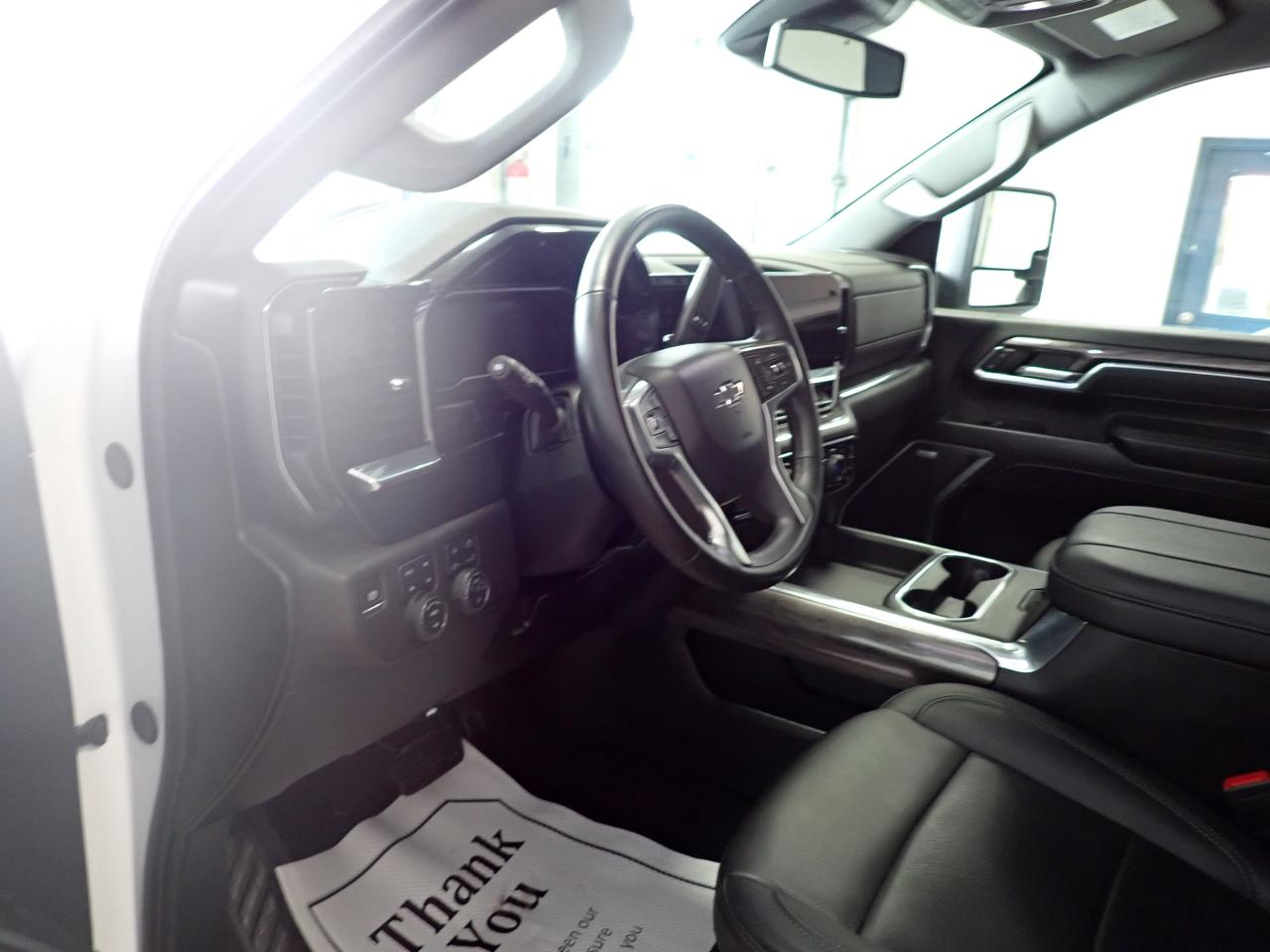 2025 Chevrolet Silverado 3500HD LTZ 4WD CREW CAB LEATHER NAVI  *DIESEL* TRAILBOSS Z71 Photo