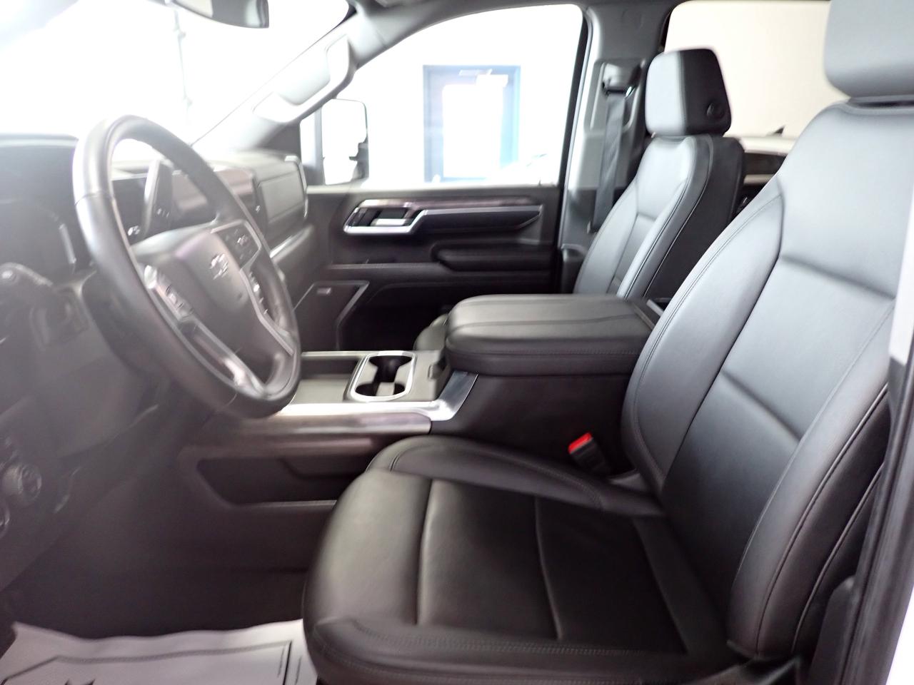 2025 Chevrolet Silverado 3500HD LTZ 4WD CREW CAB LEATHER NAVI  *DIESEL* TRAILBOSS Z71 Photo