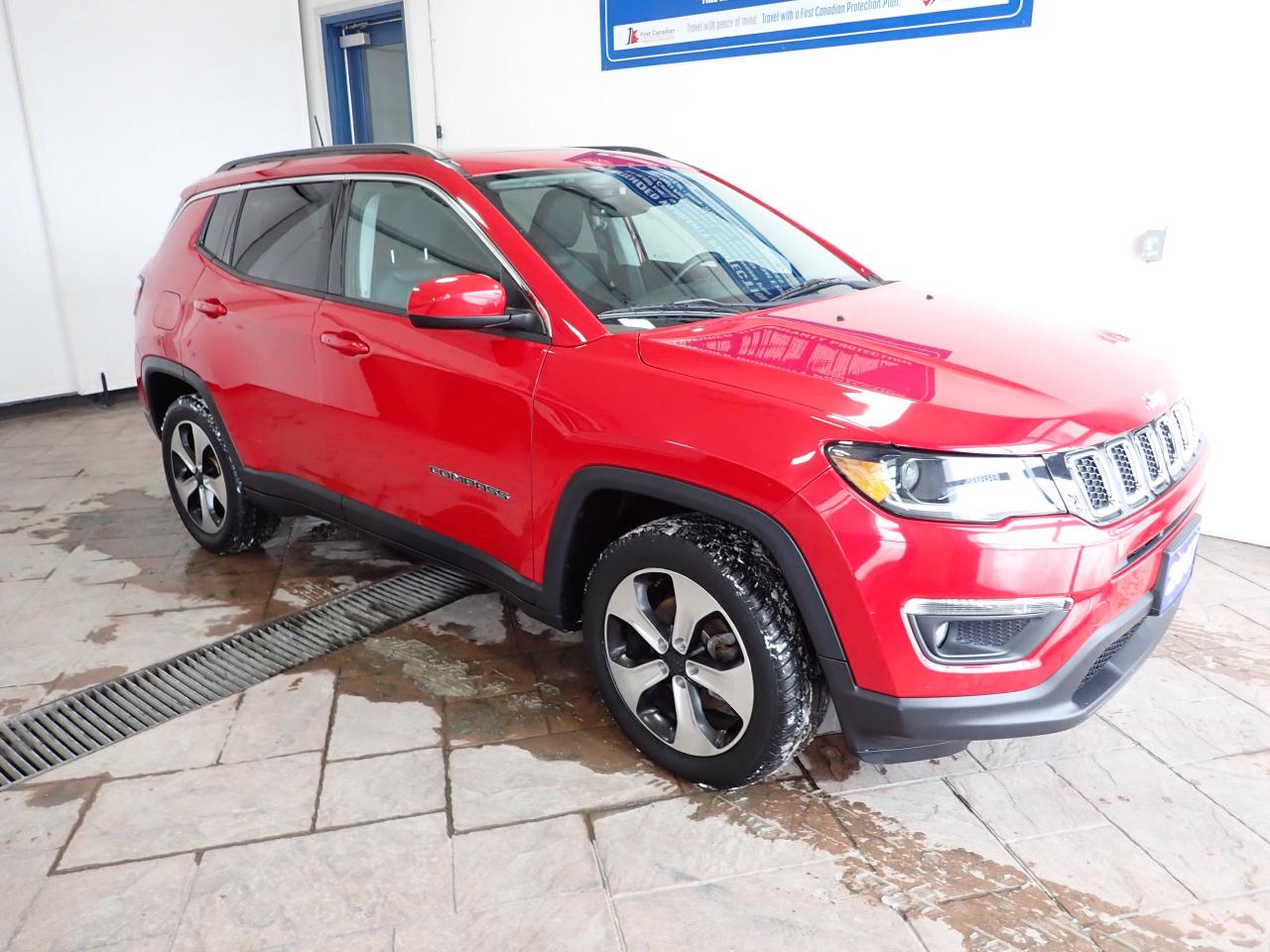 2017 Jeep Compass North 4WD *MANUAL* SUNROOF Photo0