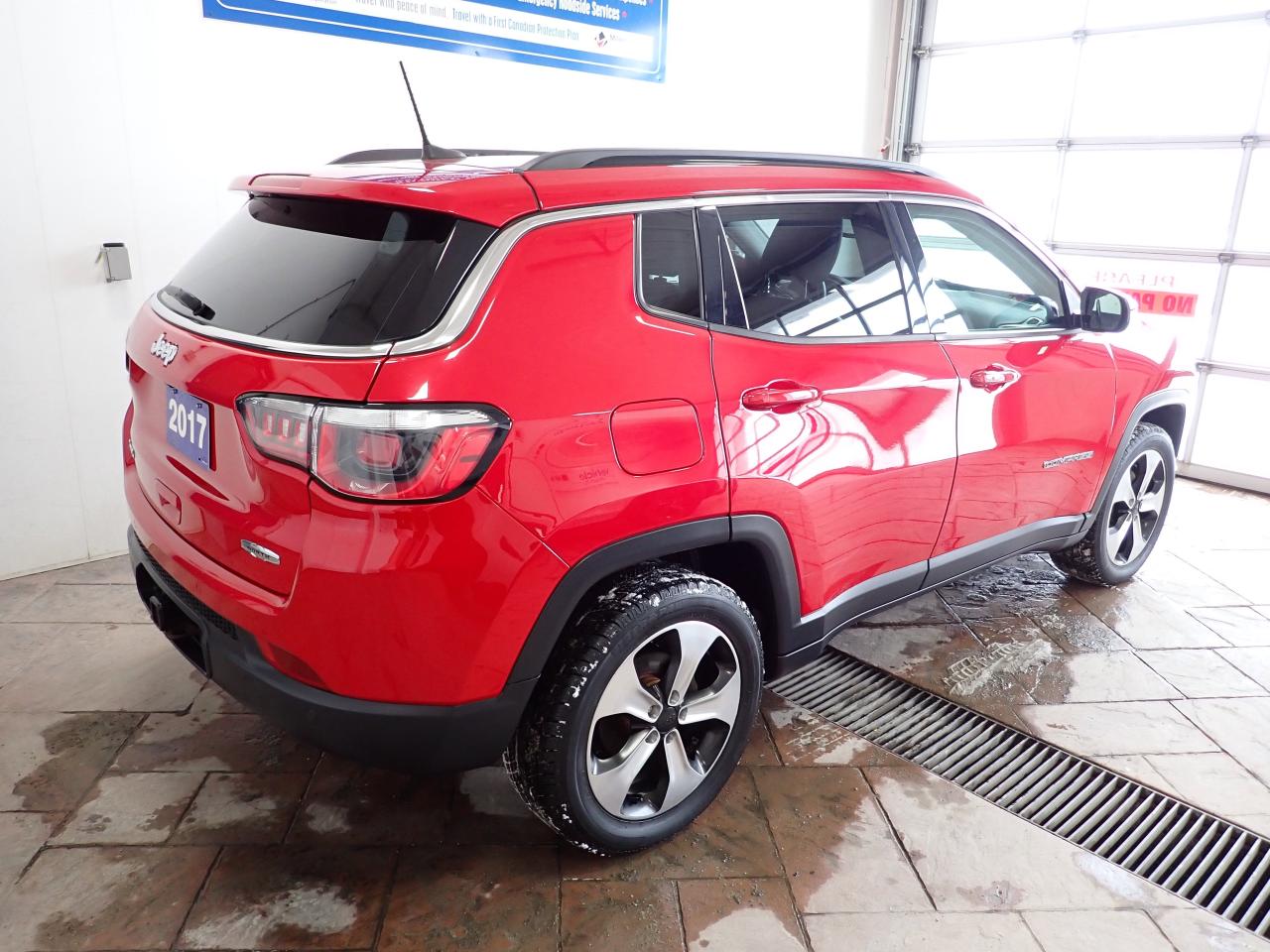 2017 Jeep Compass North 4WD *MANUAL* SUNROOF Photo