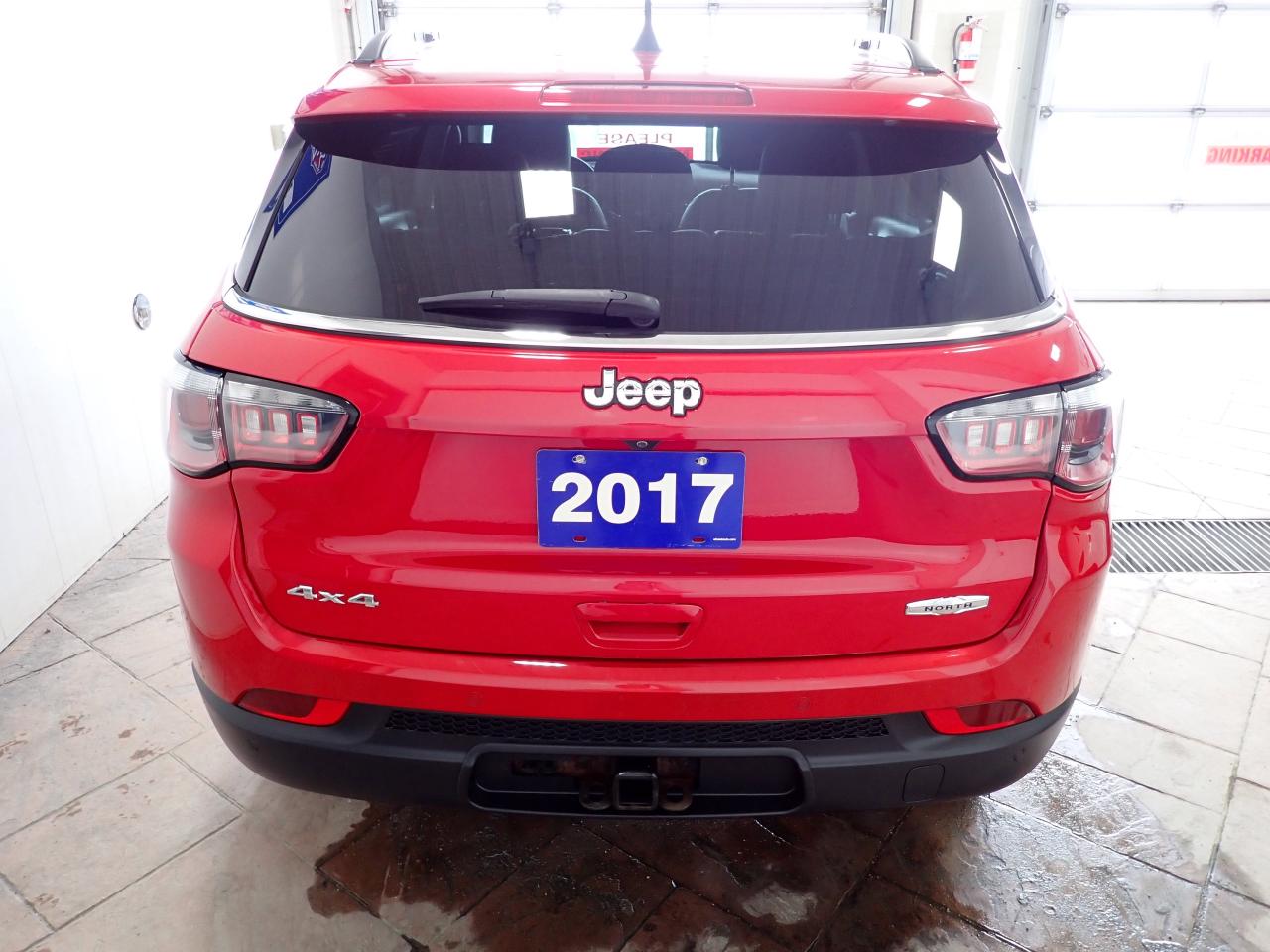 2017 Jeep Compass North 4WD *MANUAL* SUNROOF Photo2