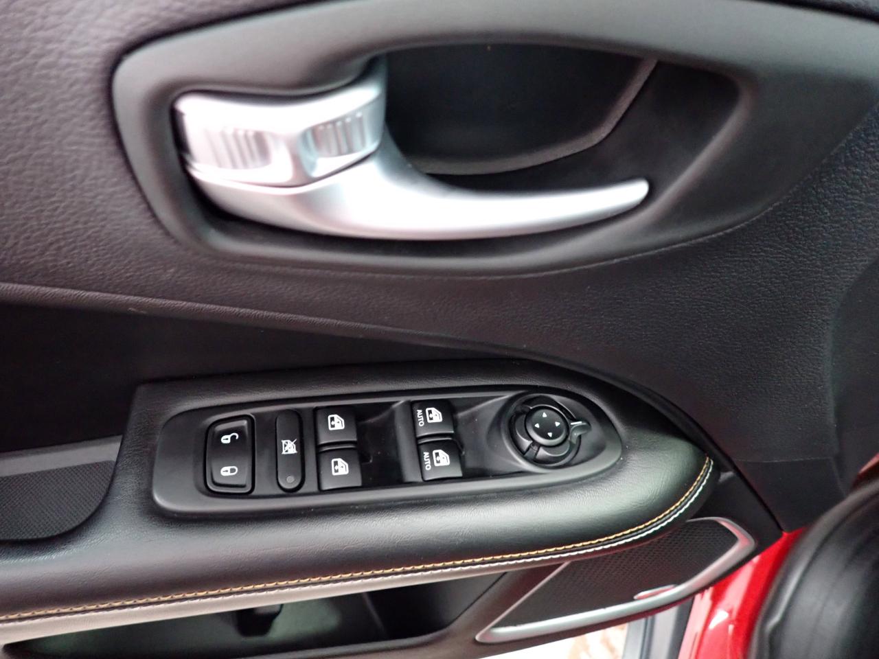 2017 Jeep Compass North 4WD *MANUAL* SUNROOF Photo