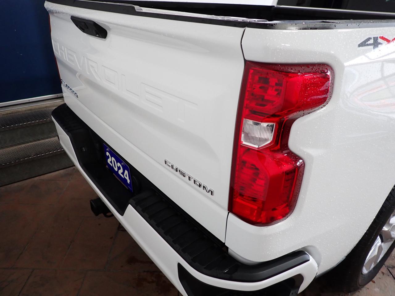 2024 Chevrolet Silverado 1500 Custom Crew Cab 4WD Photo2