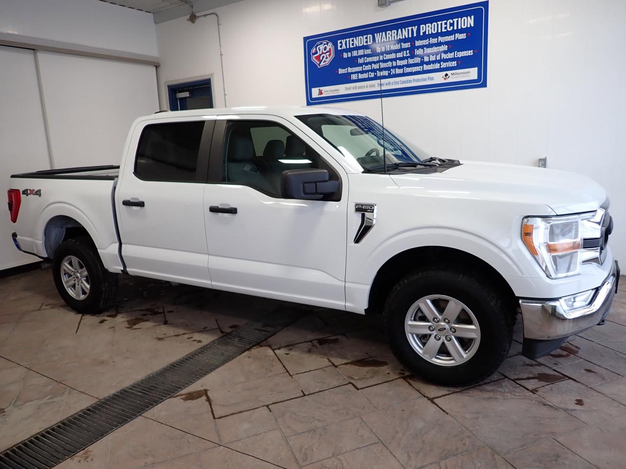 2022 Ford F-150 XLT SUPERCREW NAVI 5.5-FT BOX 4WD Photo0