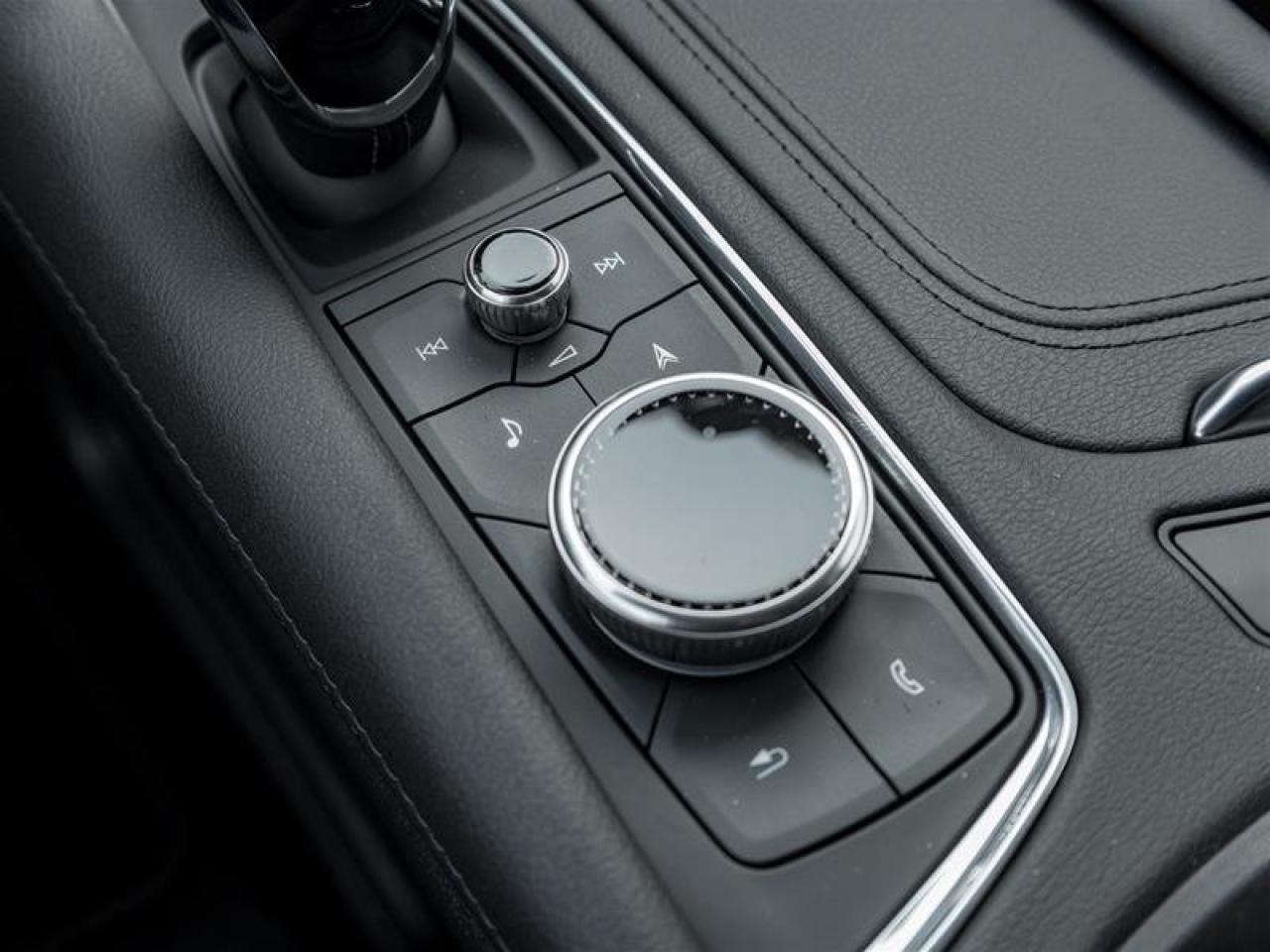 2026 Cadillac XT5 Sport Photo