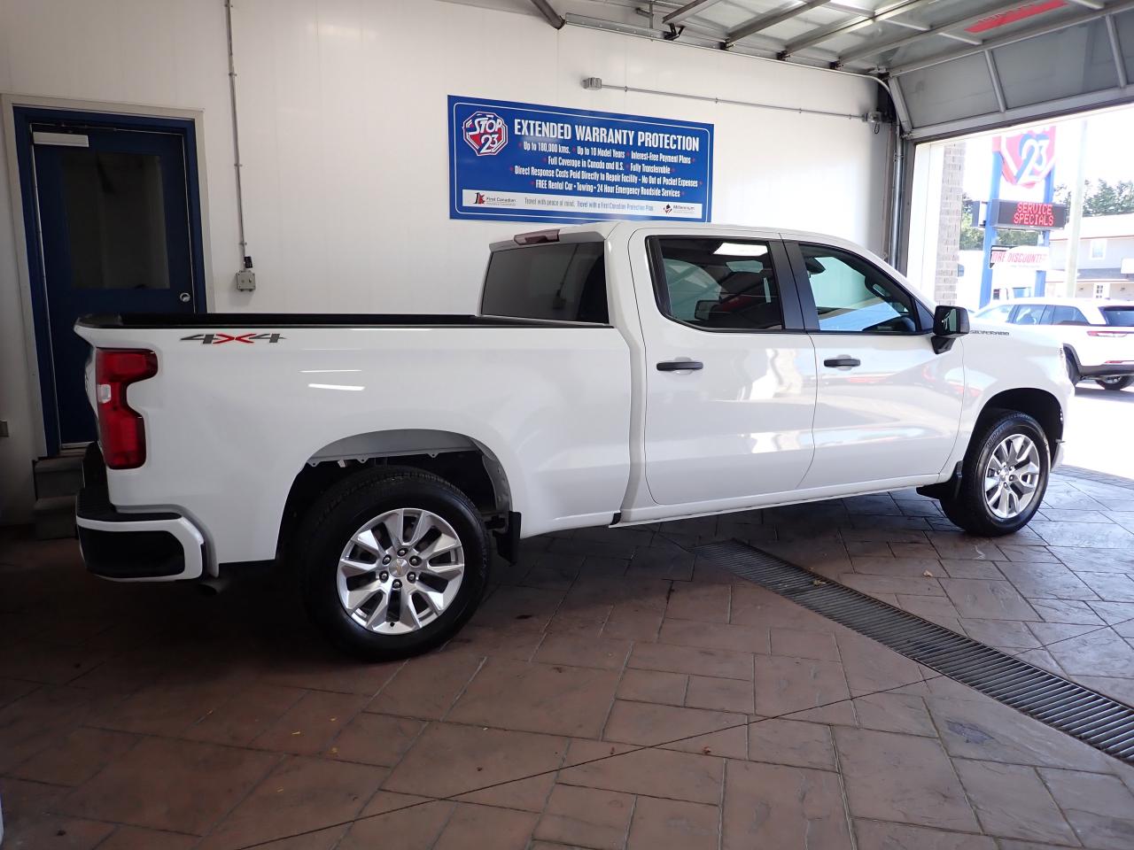 2024 Chevrolet Silverado 1500 Custom CREW CAB 4WD 6.5 BOX Photo
