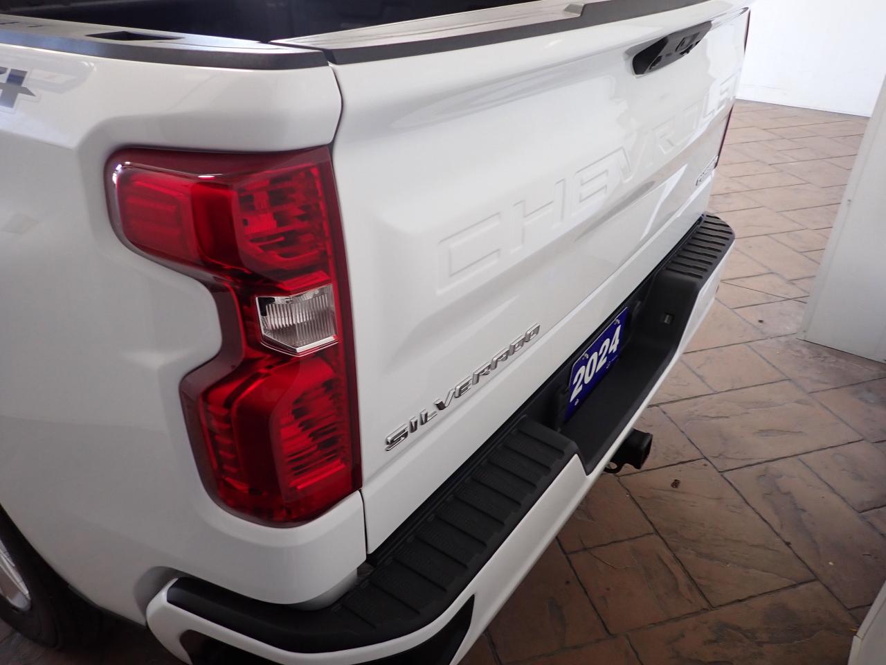 2024 Chevrolet Silverado 1500 Custom CREW CAB 4WD 6.5 BOX Photo