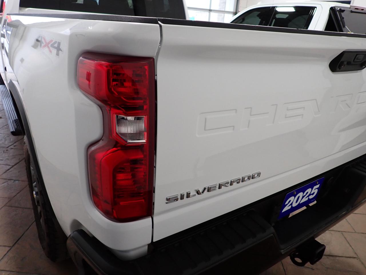 2025 Chevrolet SILVERADO 2500HD Custom CREW CAB 4WD Photo