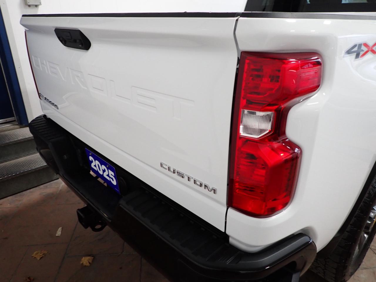 2025 Chevrolet SILVERADO 2500HD Custom CREW CAB 4WD Photo