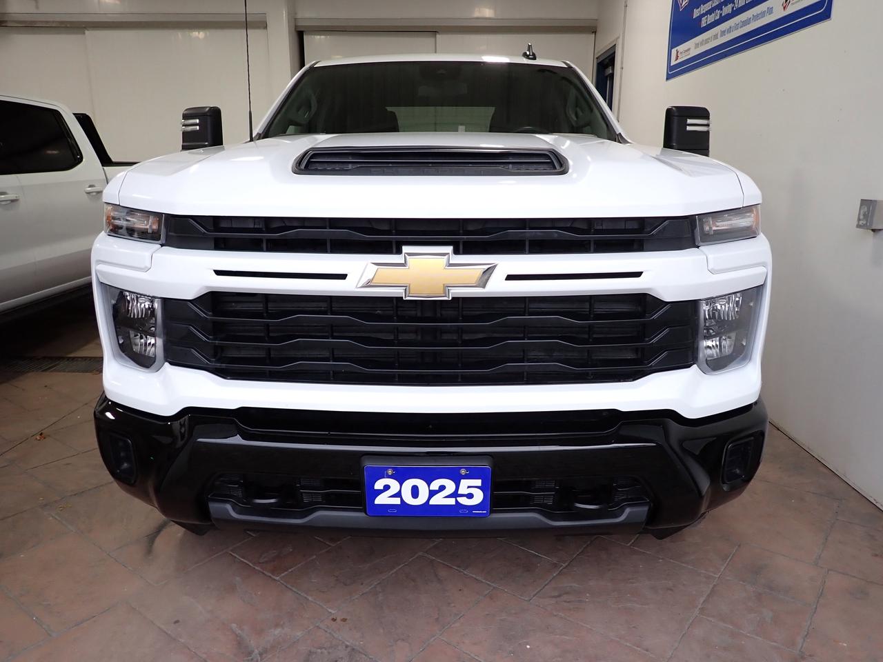 2025 Chevrolet SILVERADO 2500HD Custom CREW CAB 4WD Photo