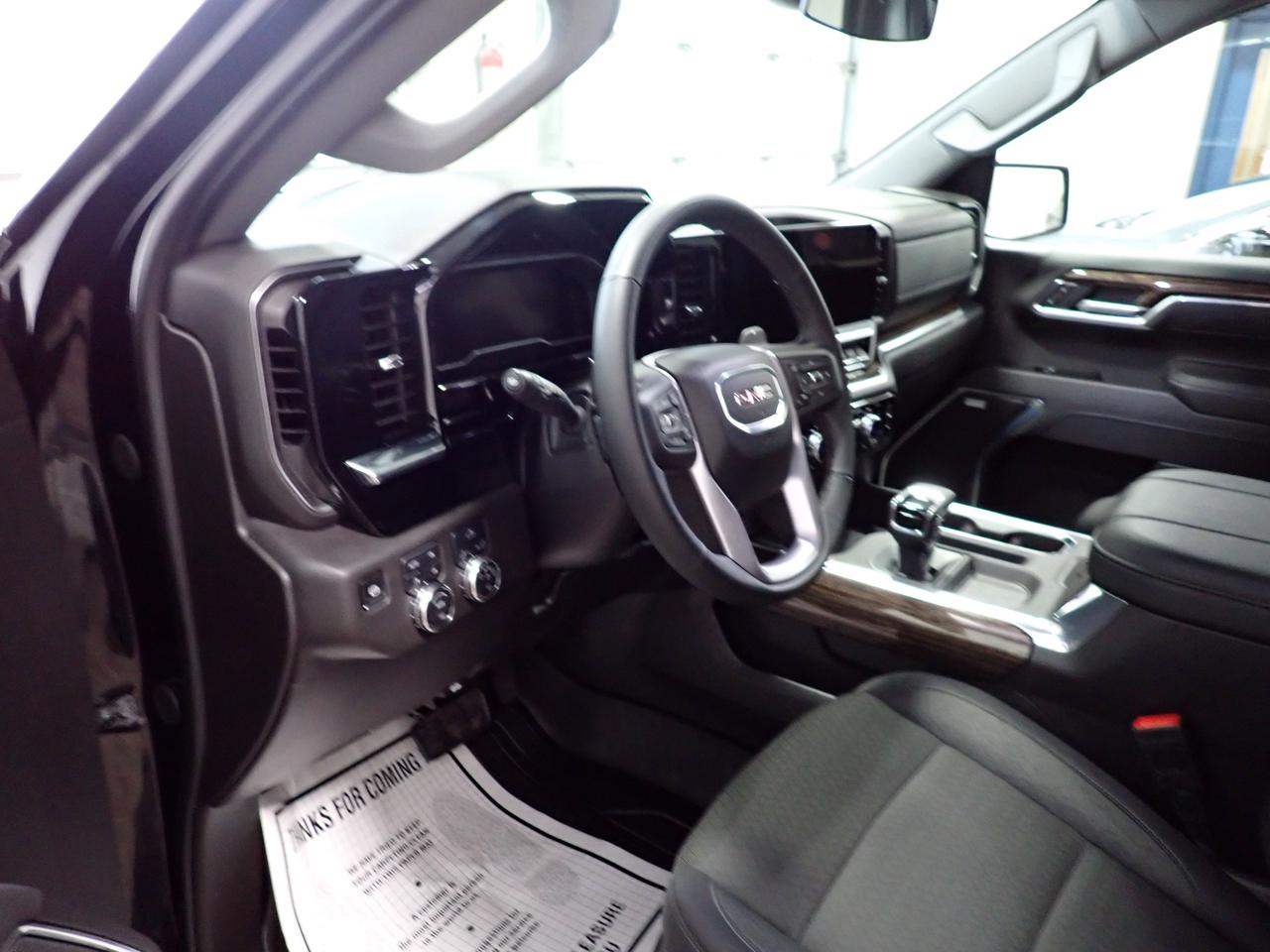 2025 GMC Sierra 1500 Elevation CREW CAB 4WD NAVI  *DIESEL* Photo