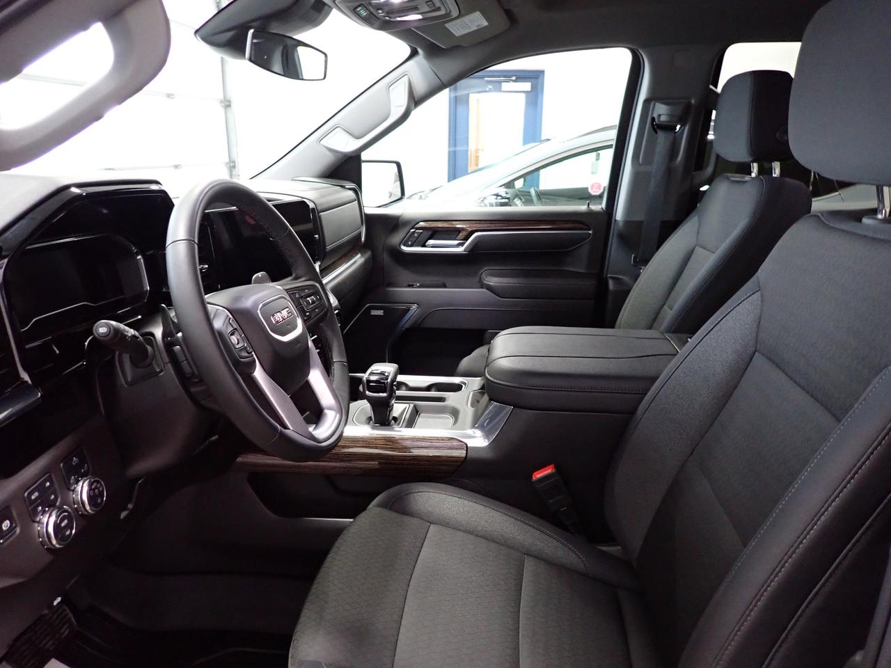 2025 GMC Sierra 1500 Elevation CREW CAB 4WD NAVI  *DIESEL* Photo