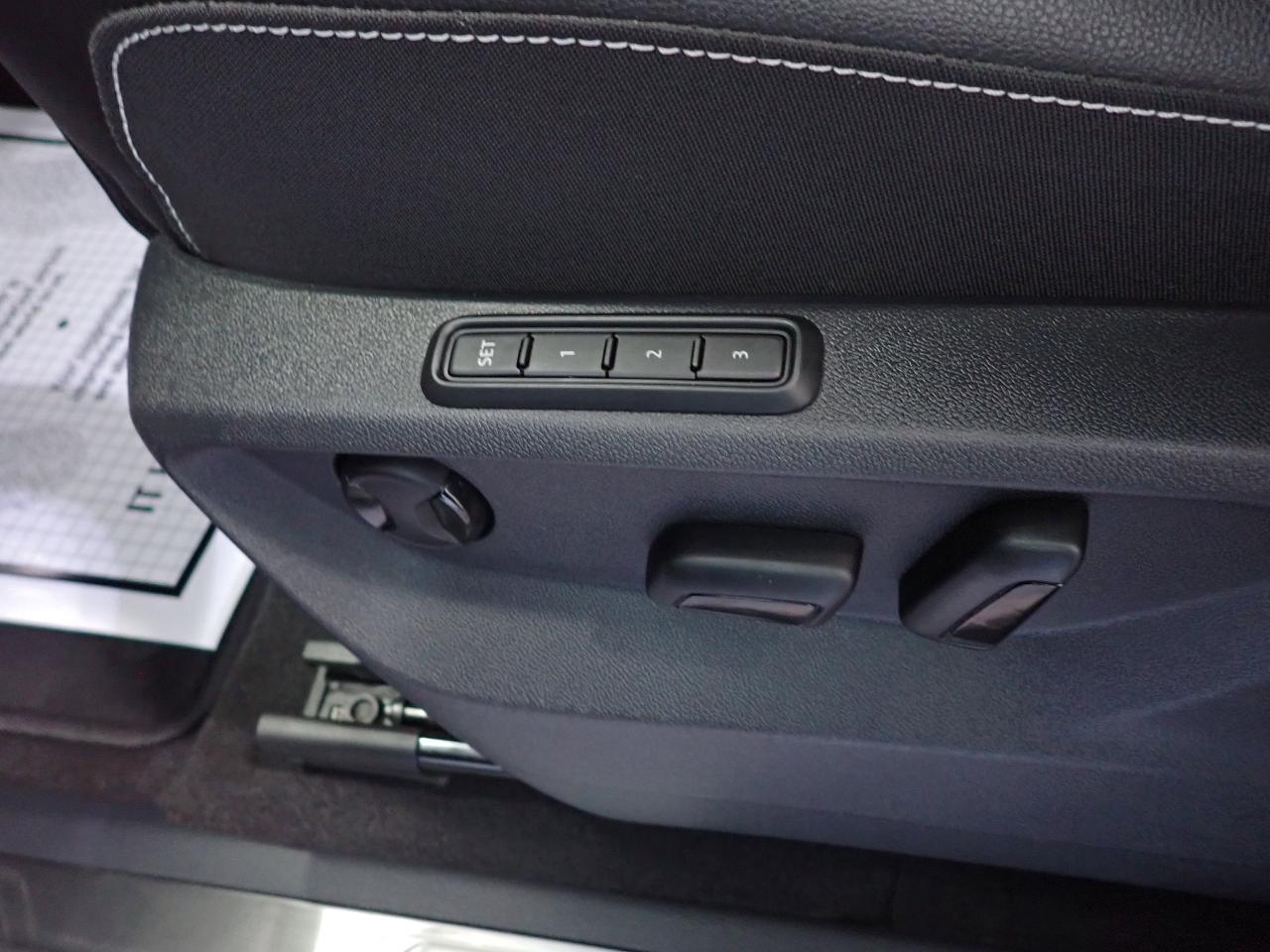 2025 Volkswagen Atlas Cross Sport Highline AWD LEATHER NAVI SUNROOF Photo