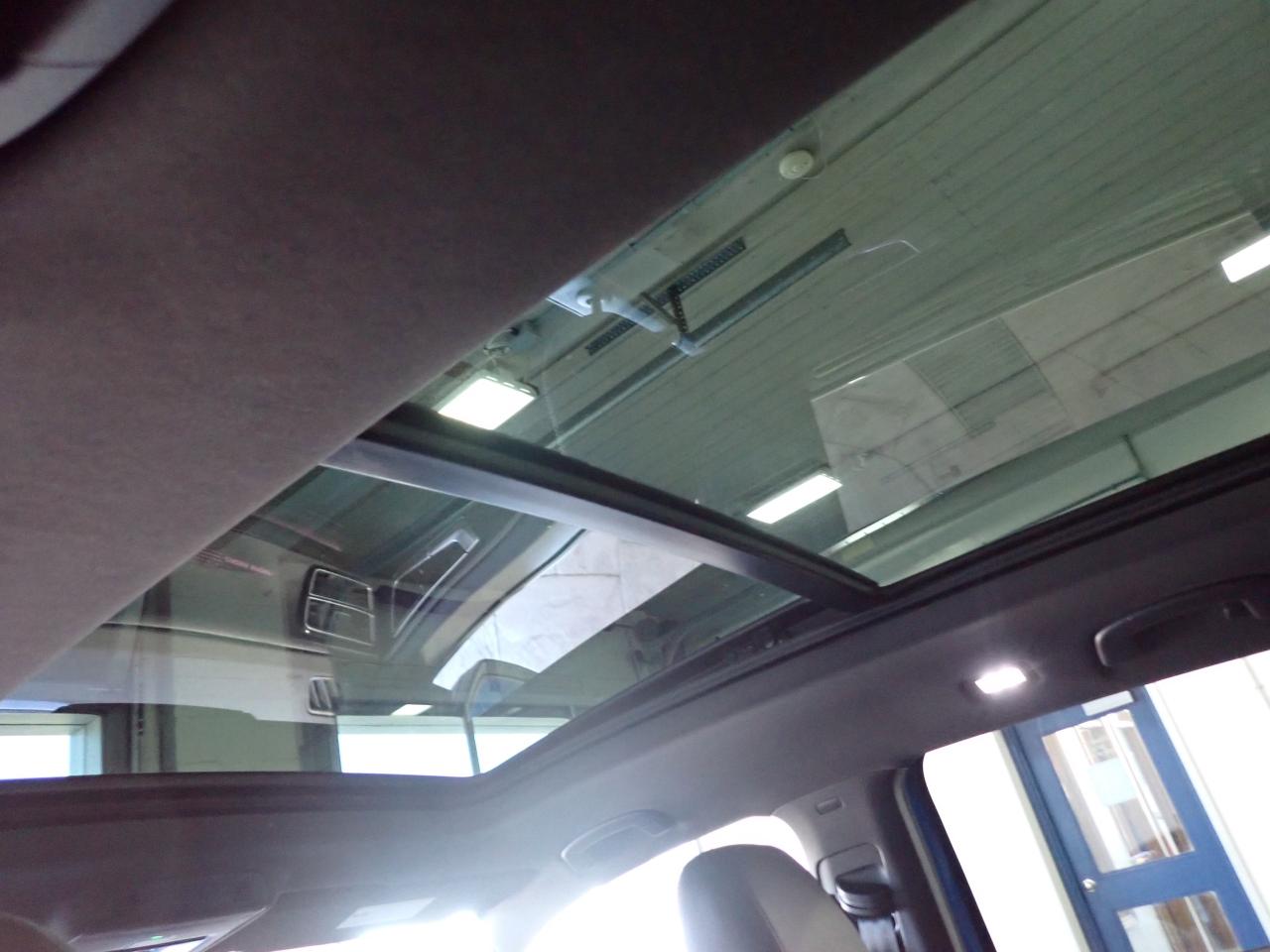 2025 Volkswagen Atlas Cross Sport Highline AWD LEATHER NAVI SUNROOF Photo