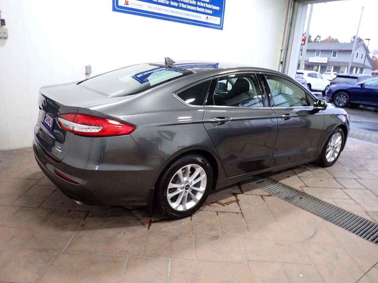 2020 Ford Fusion SE FWD NAVI Photo