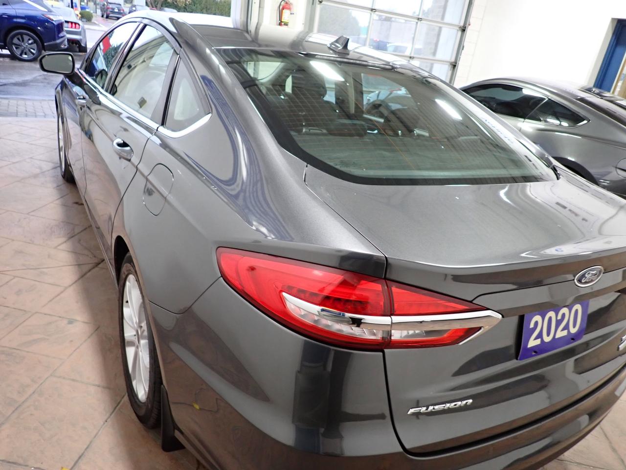 2020 Ford Fusion SE FWD NAVI Photo3