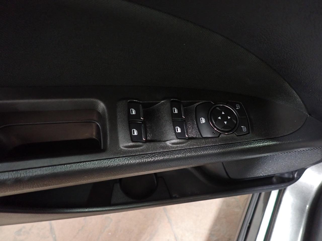 2020 Ford Fusion SE FWD NAVI Photo