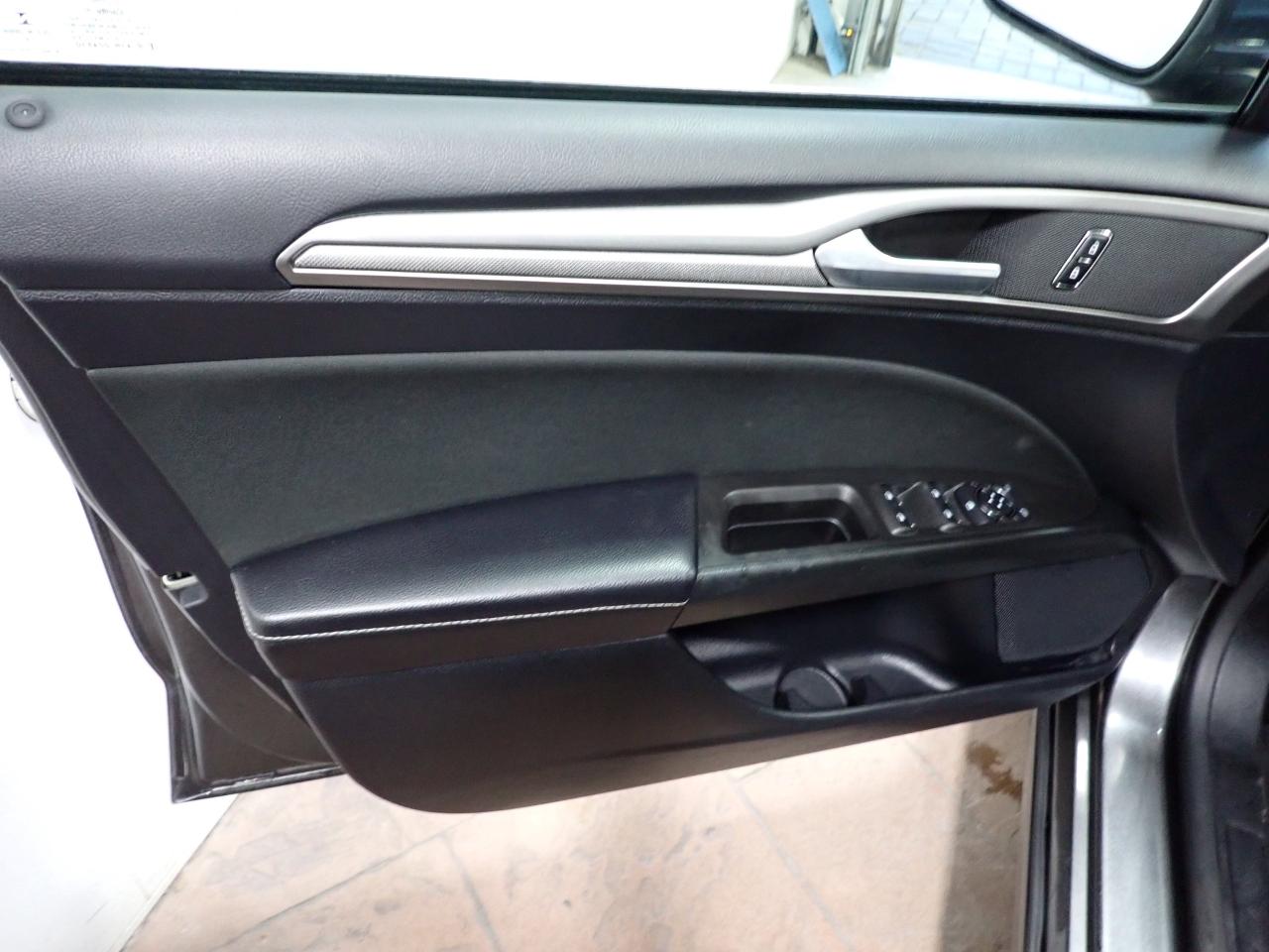 2020 Ford Fusion SE FWD NAVI Photo