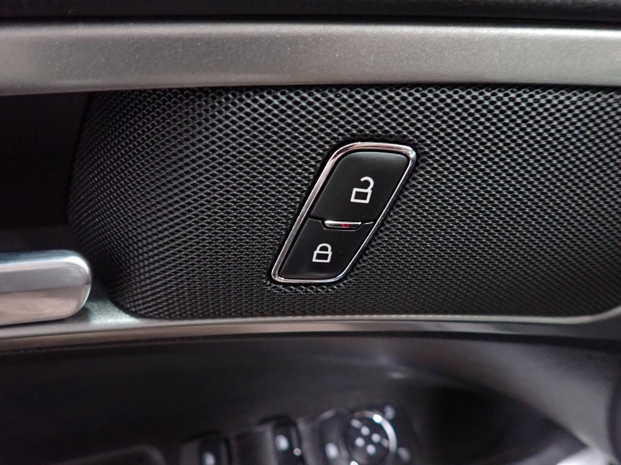 2020 Ford Fusion SE FWD NAVI Photo